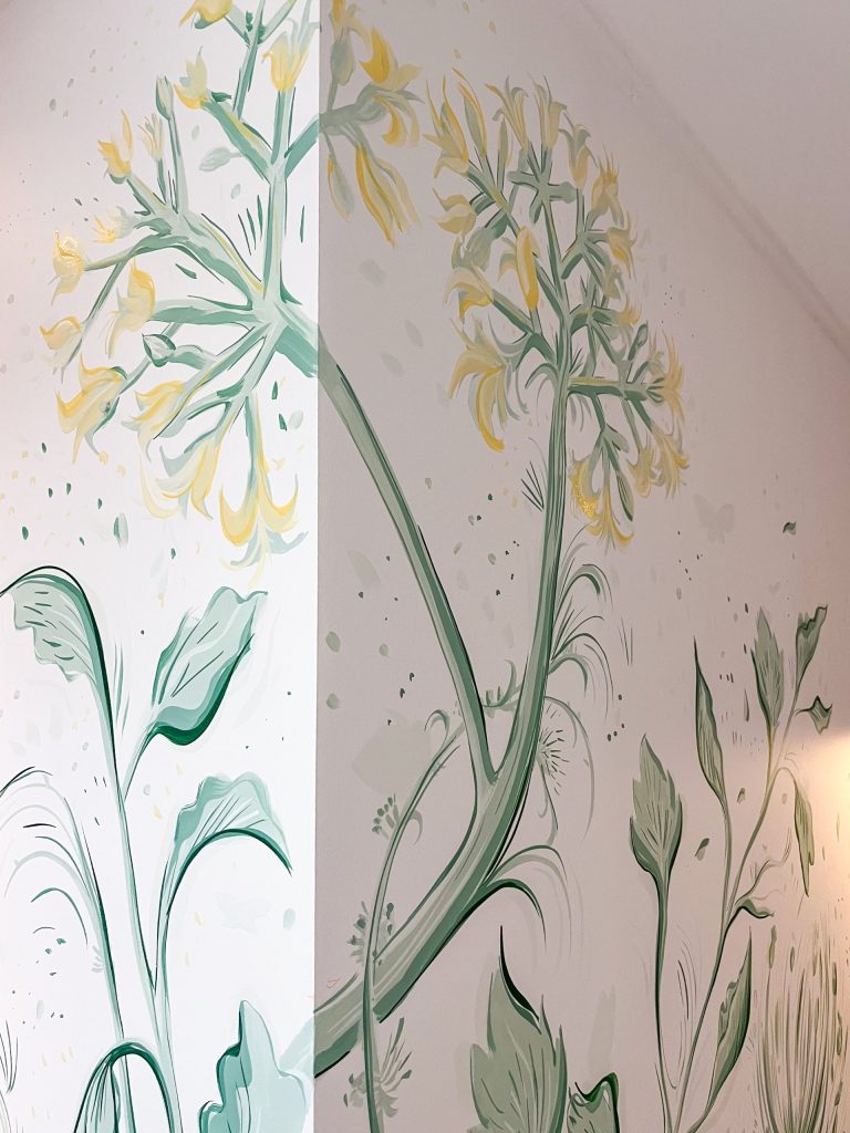 mural-galerie—fresque-vegetale-restaurant-saint-jospeh-fleur-agapanthe-jaune