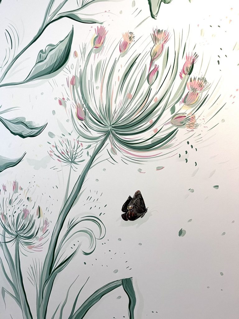 mural-galerie—fresque-vegetale-restaurant-saint-jospeh-fleur-agapanthe-papillon