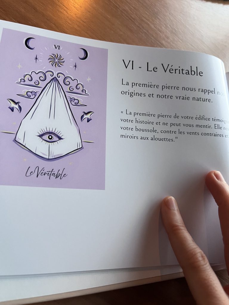 mural-galerie-arcanes-infinies-livret-carte-tarot-divinatoire