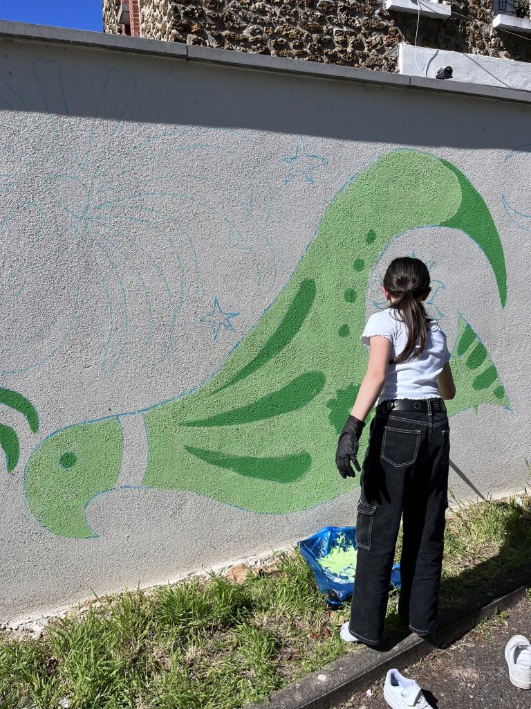 mural-galerie-fresque-pour-la-paix-pédagogique-grigny-enfant-peinture