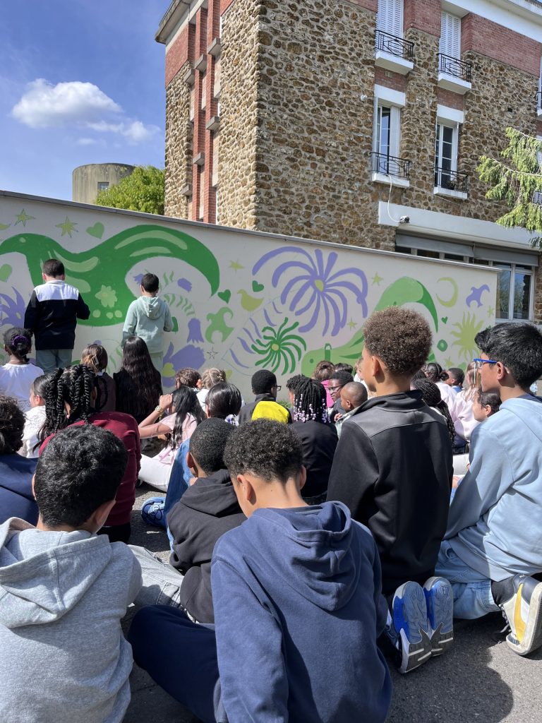 mural-galerie-fresque-pour-la-paix-pédagogique-grigny-enfants-groupe