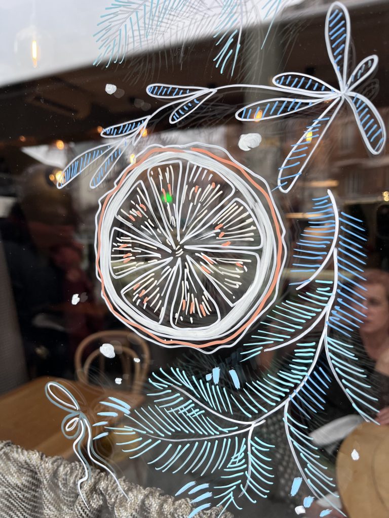 mural-galerie—st-joseph-restaurant-orange-gros-plan