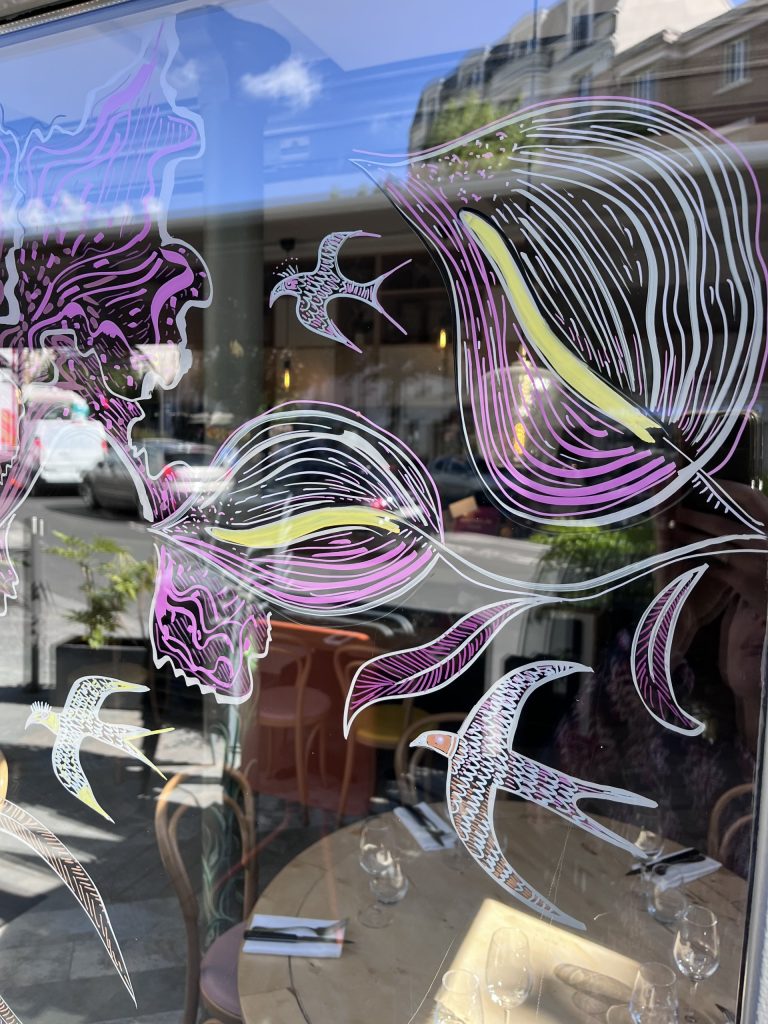 mural-galerie—st-joseph-restaurant-printemps-oiseau-fleurs