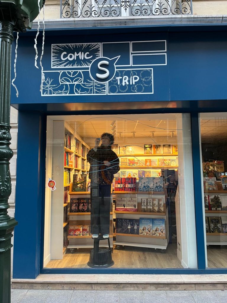 mural-galerie—comicstrip-decor-vitrine-la-garenne-en-bulles-dragon-asiatique-portrait-dessin