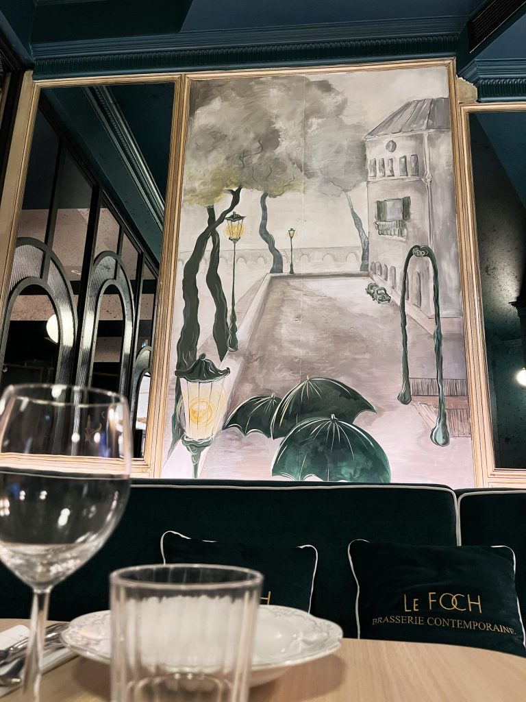 mural-galerie—foch-brasserie-affiche-vintage-art-deco-art-nouveau-fresque-murale-rétro-petit-salon-face