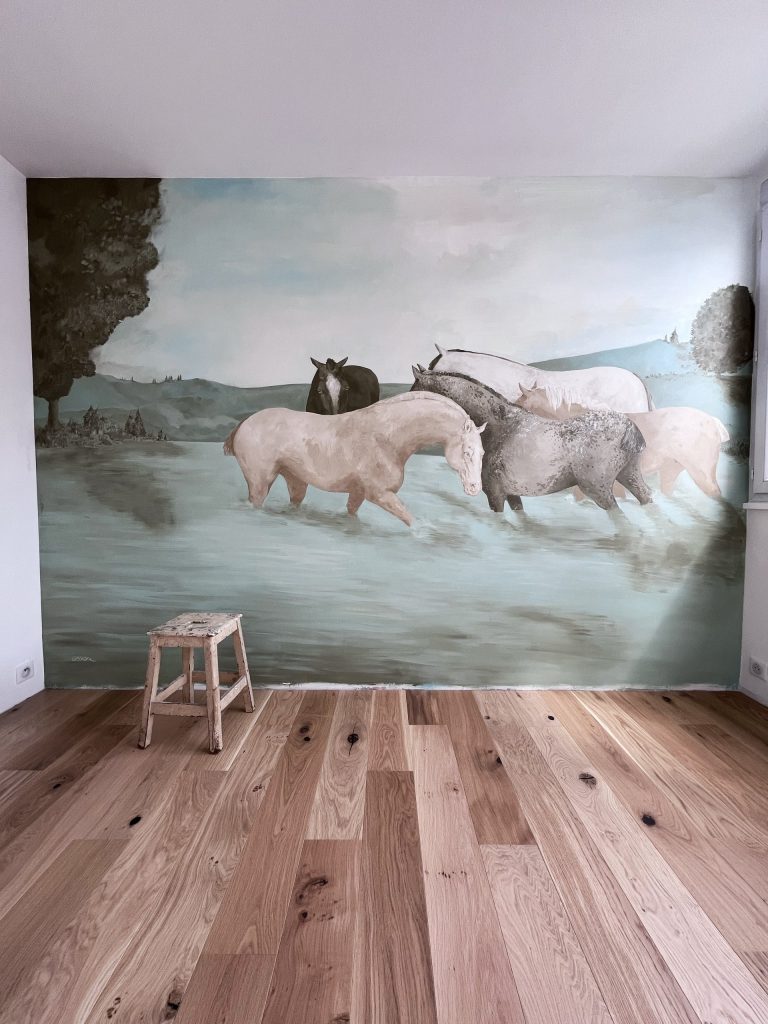mural-galerie—fresque-murale-chevaux-style-classique-vert-sauge-chambre-coucher-travaux