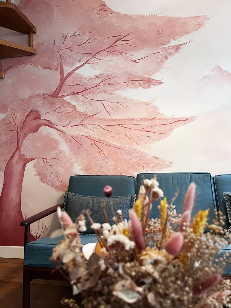 mural-galerie—particuliers-fresque-murale-japon-arbre-terracotta-rose-couleur-chaude-decoration-salon